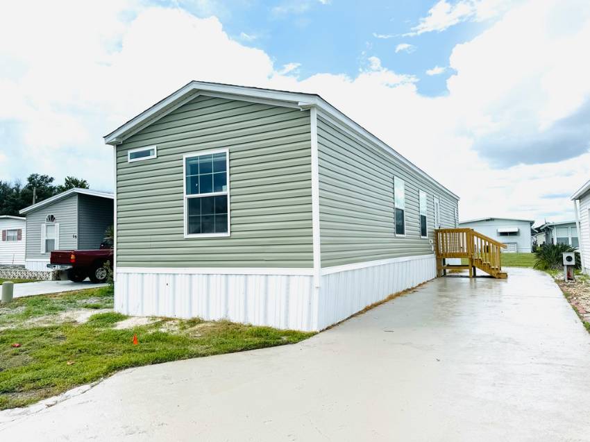 Winter Haven, FL Mobile Home for Sale located at 60 Kent Drive Garden Mobile Village
